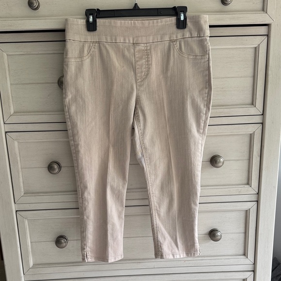 Chico's Denim - Chico's 19” Pull-on Capri Jeans SZ 0.5